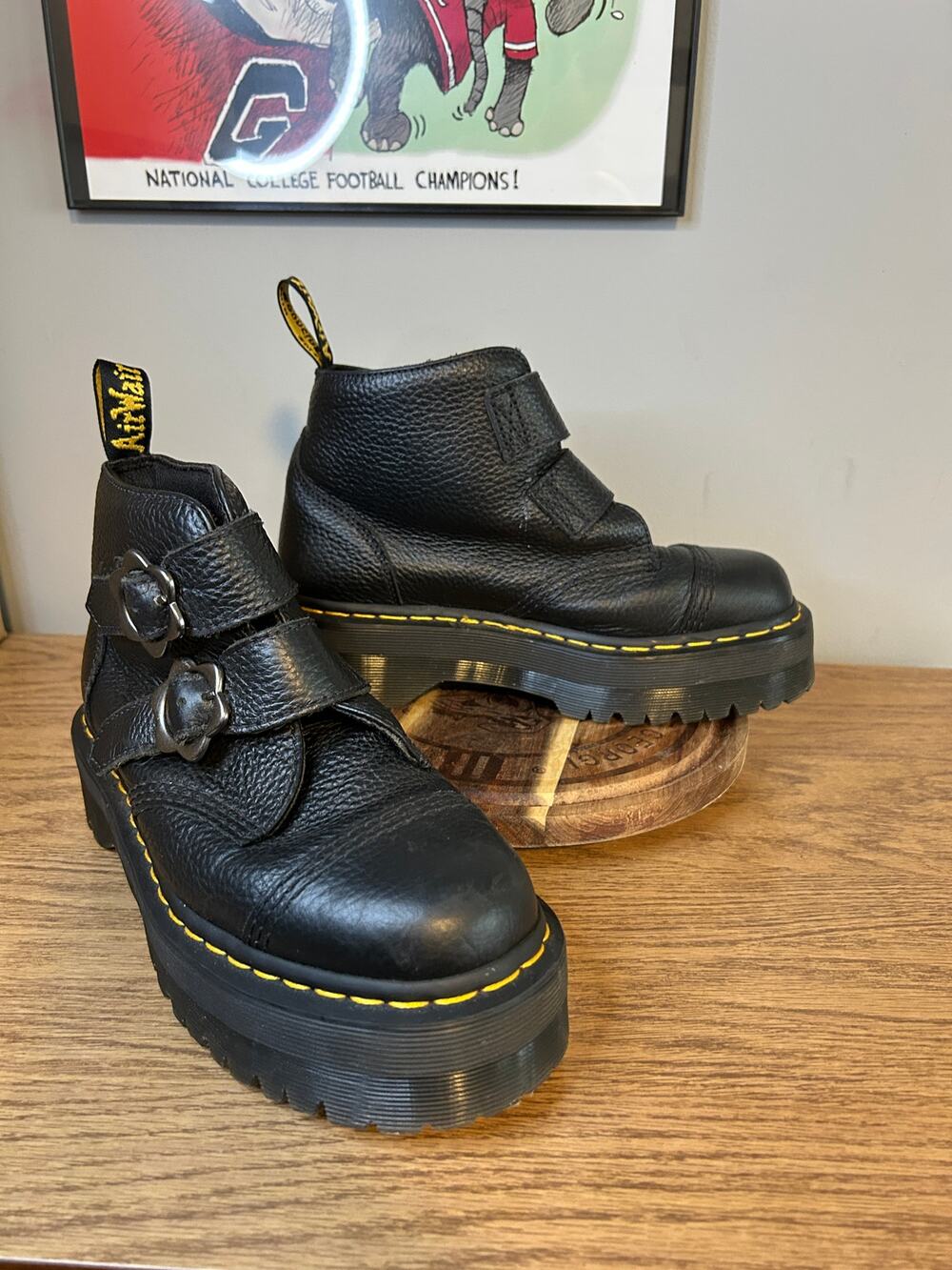 Dr Martens Black Devon FLWR size 8/EU 39